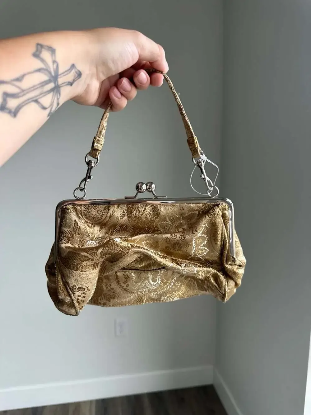 Jaclyn Smith Gold Brocade Metallic Kiss Lock Clutch NWOT